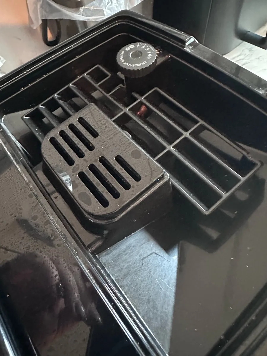 DeLonghi Dinamica Bean to cup Coffee machine - Image 2