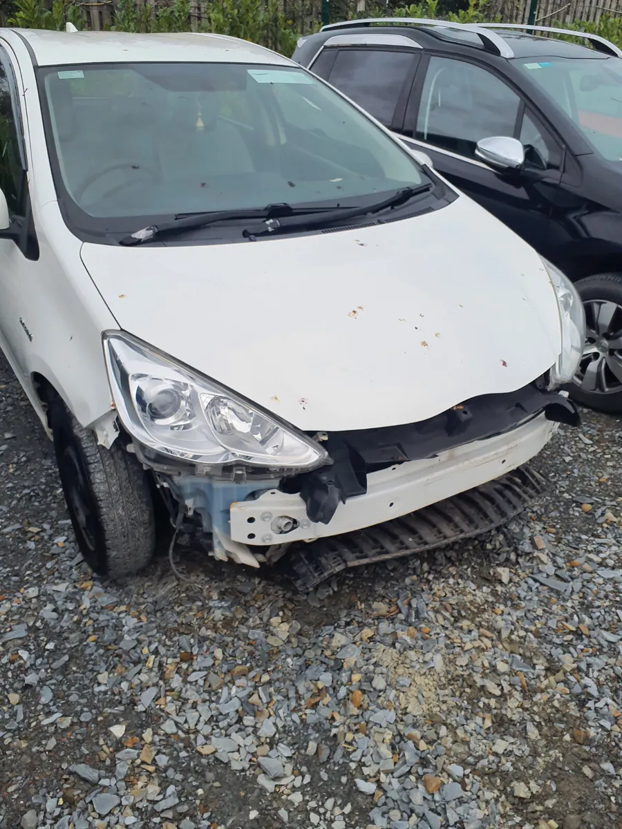 Toyota Aqua 2015 Theft damage - Image 4
