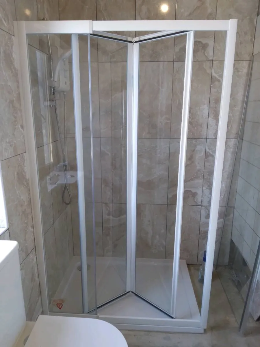 Folding Telescopic Shower Door. NEW.110-120cm - Image 1