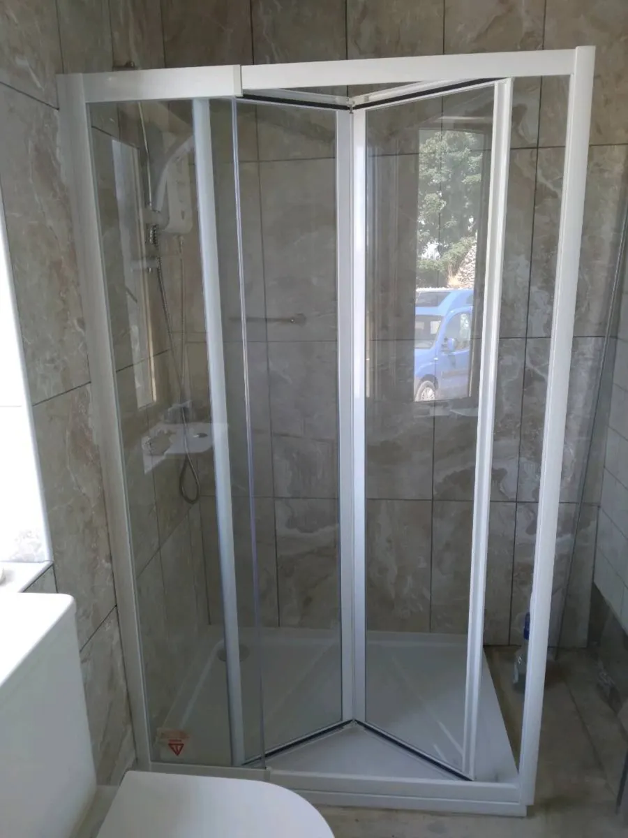 Folding Telescopic Shower Door. NEW.110-120cm - Image 3