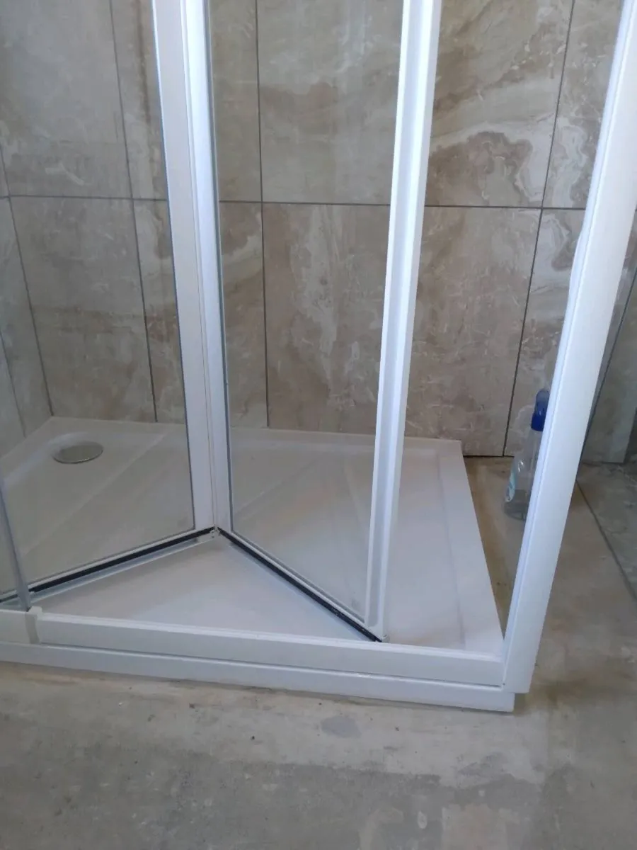 Folding Telescopic Shower Door. NEW.110-120cm - Image 4