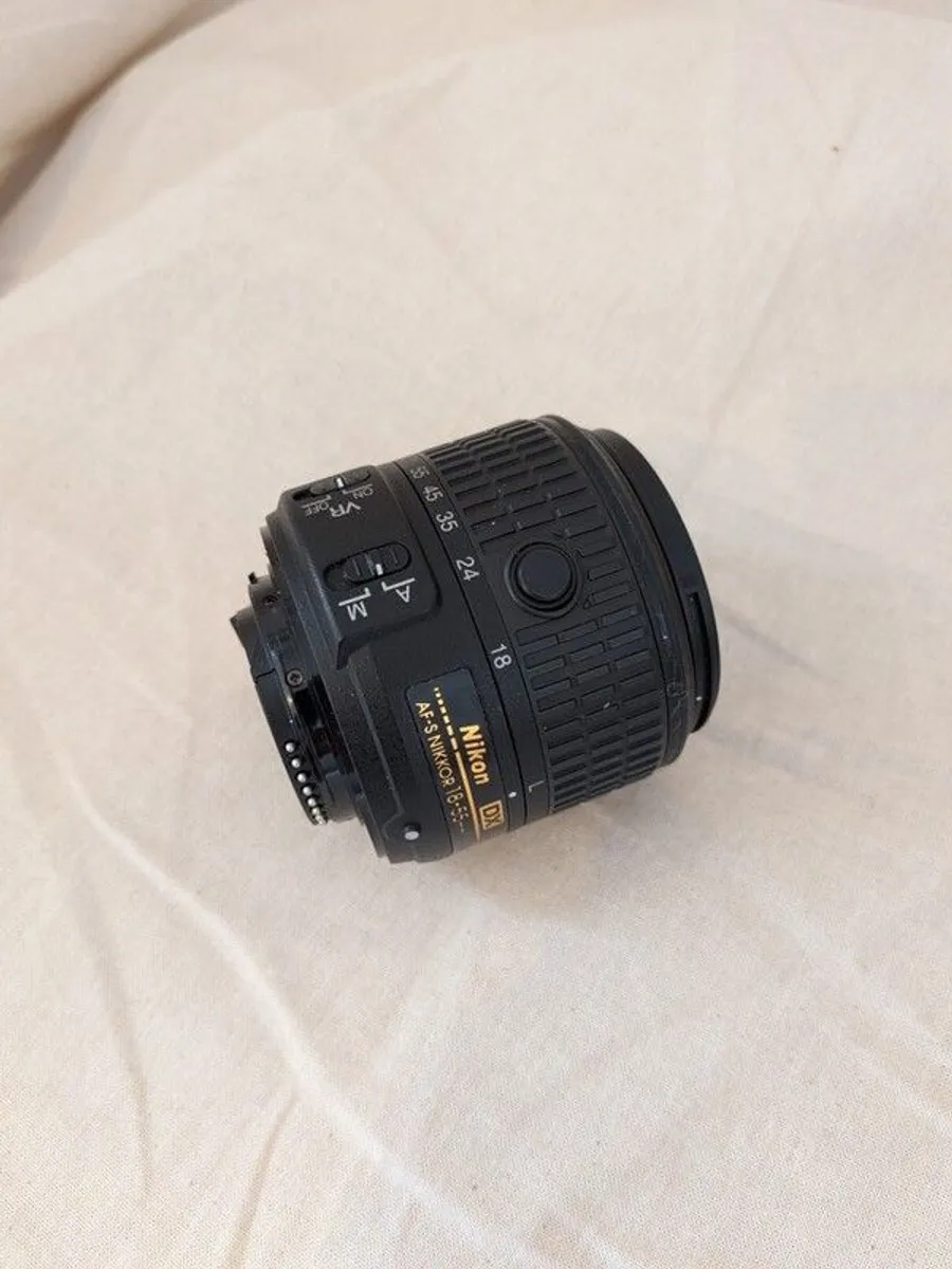 Nikon zoom lens and accessories - Image 3
