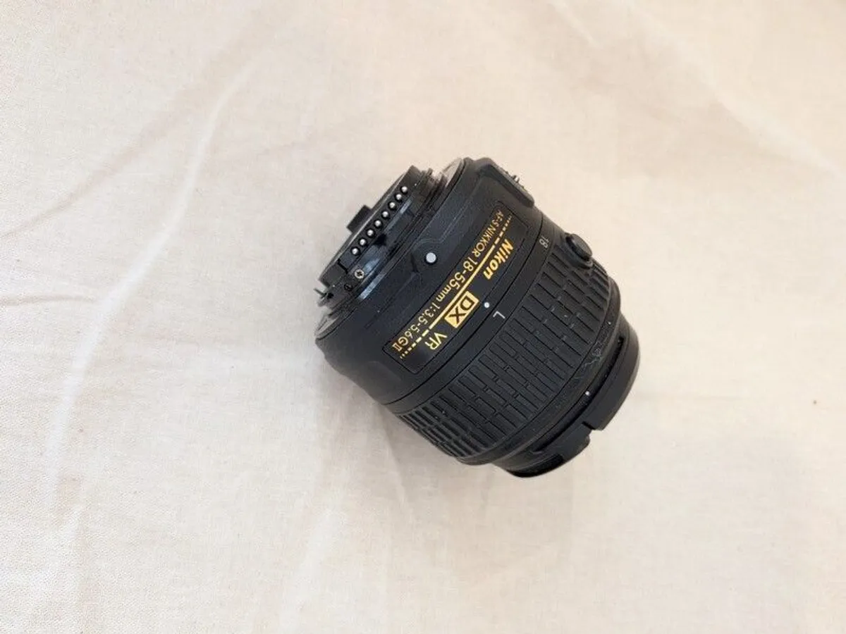 Nikon zoom lens and accessories - Image 1