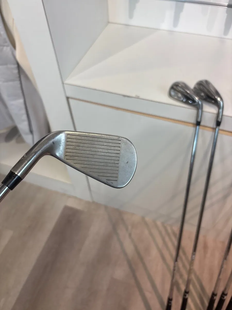Titleist AP1 718 (4-PW) Reg Steel 1” short - Image 2