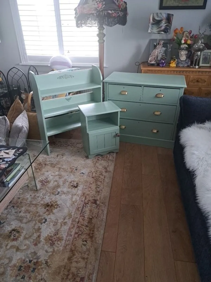 chest of drawers - Image 1