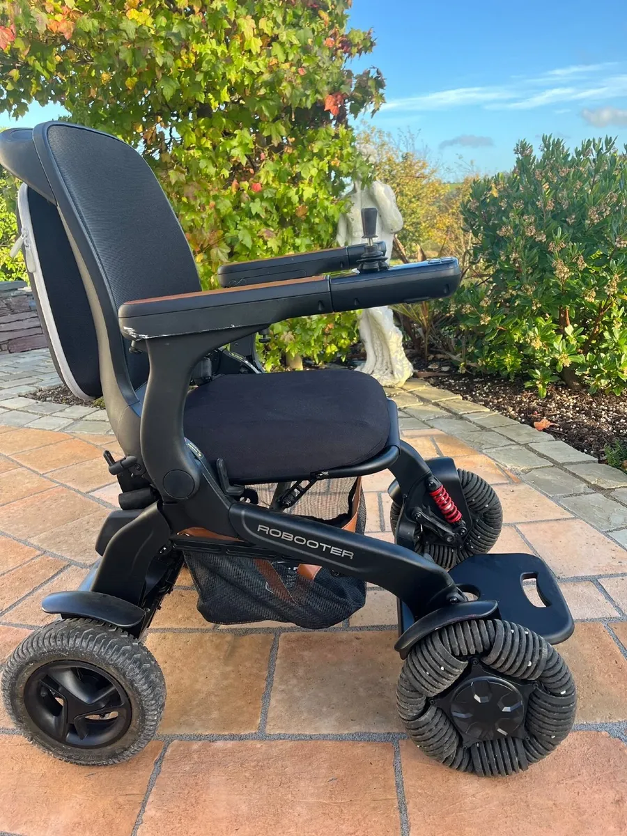 Robooter Folding Electric Powerchair – Excellent C - Image 1