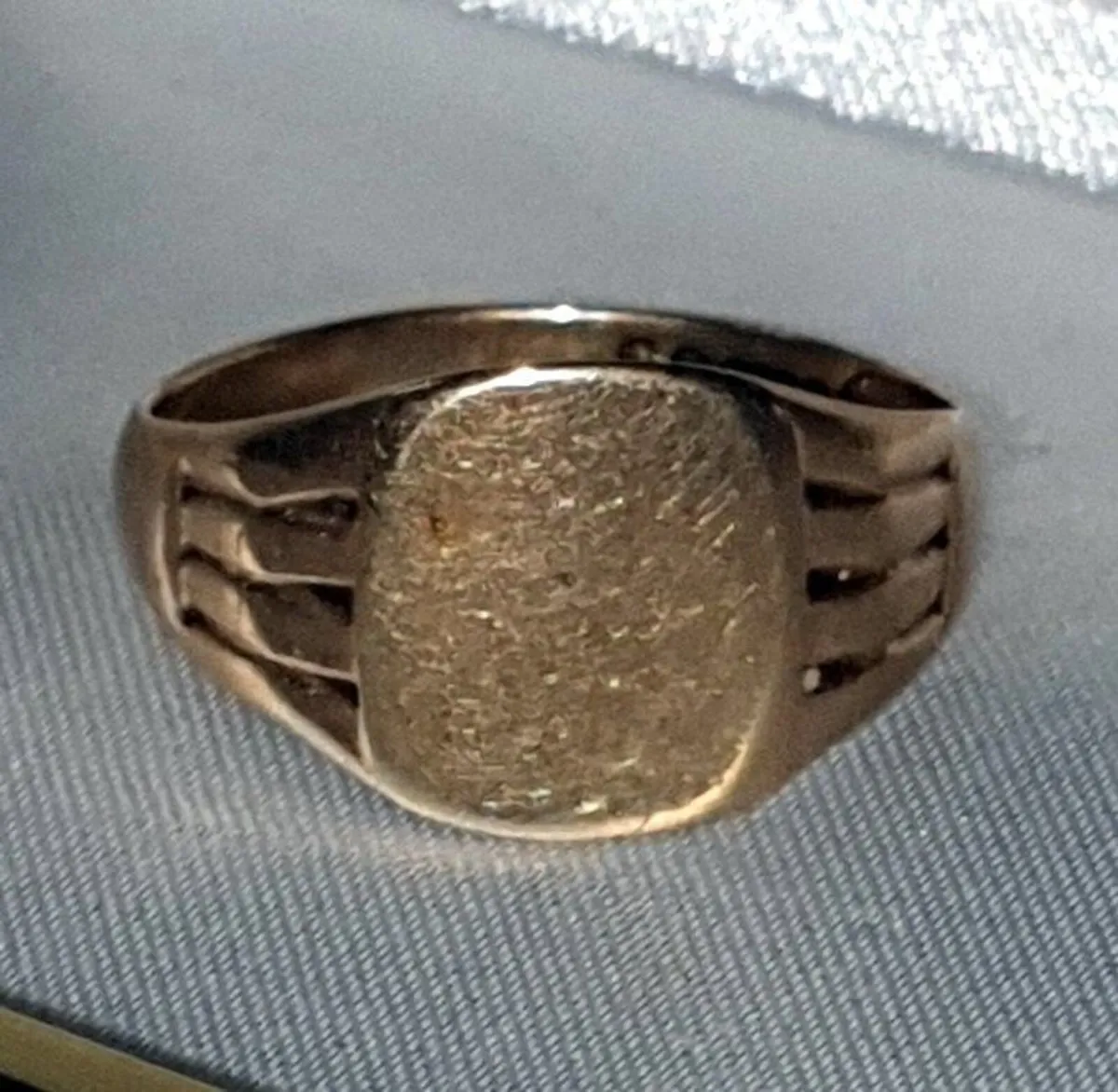 Gentlemans Vintage 9ct Gold Signet Ring - Image 2