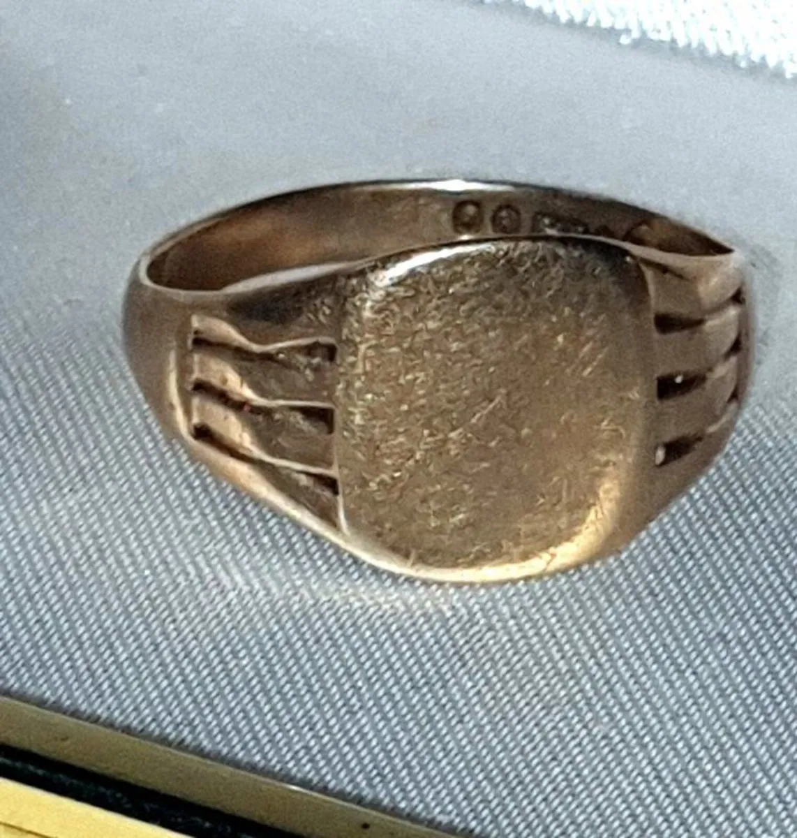 Gentlemans Vintage 9ct Gold Signet Ring - Image 3