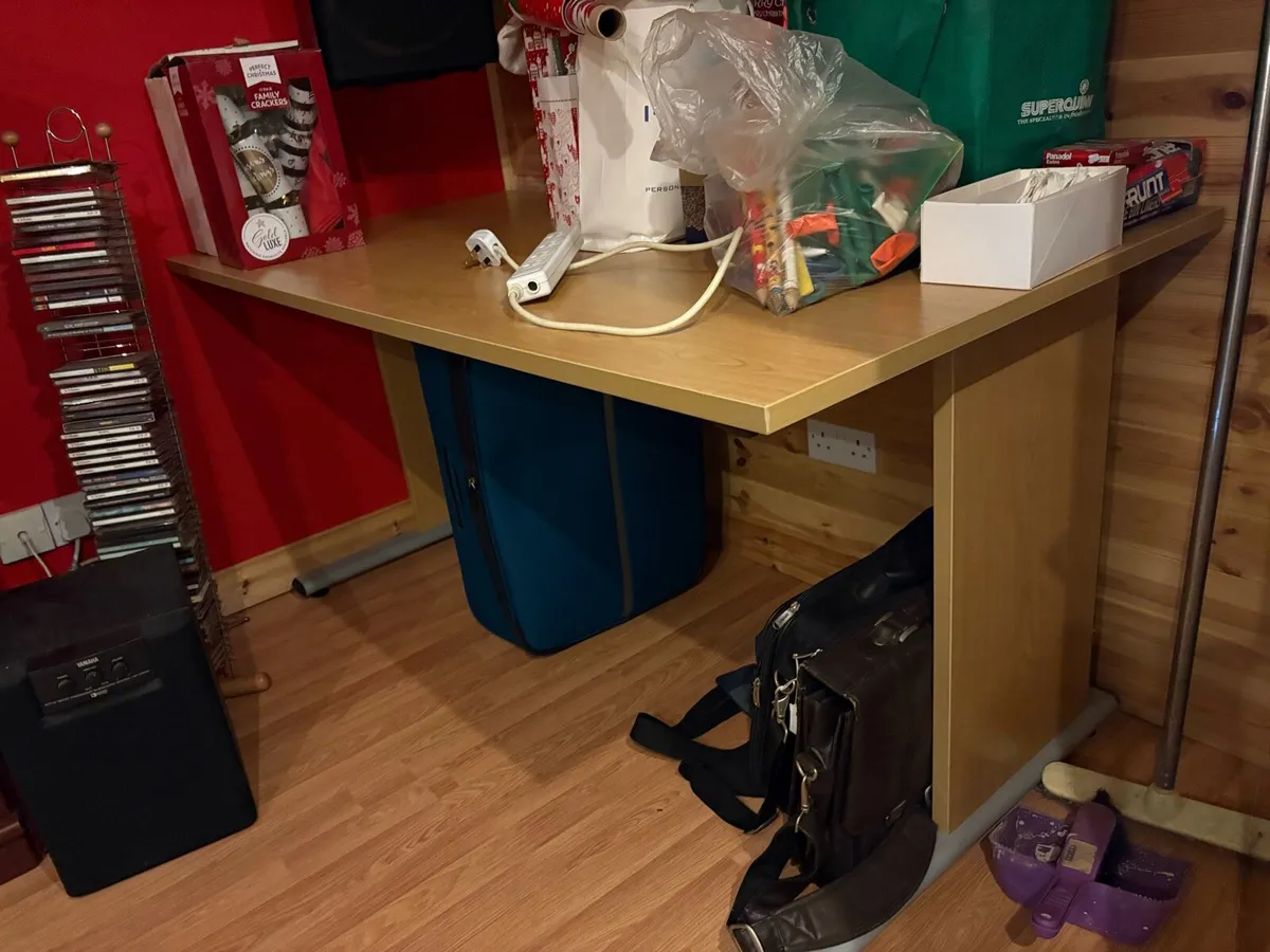 Desks for sale - Image 1
