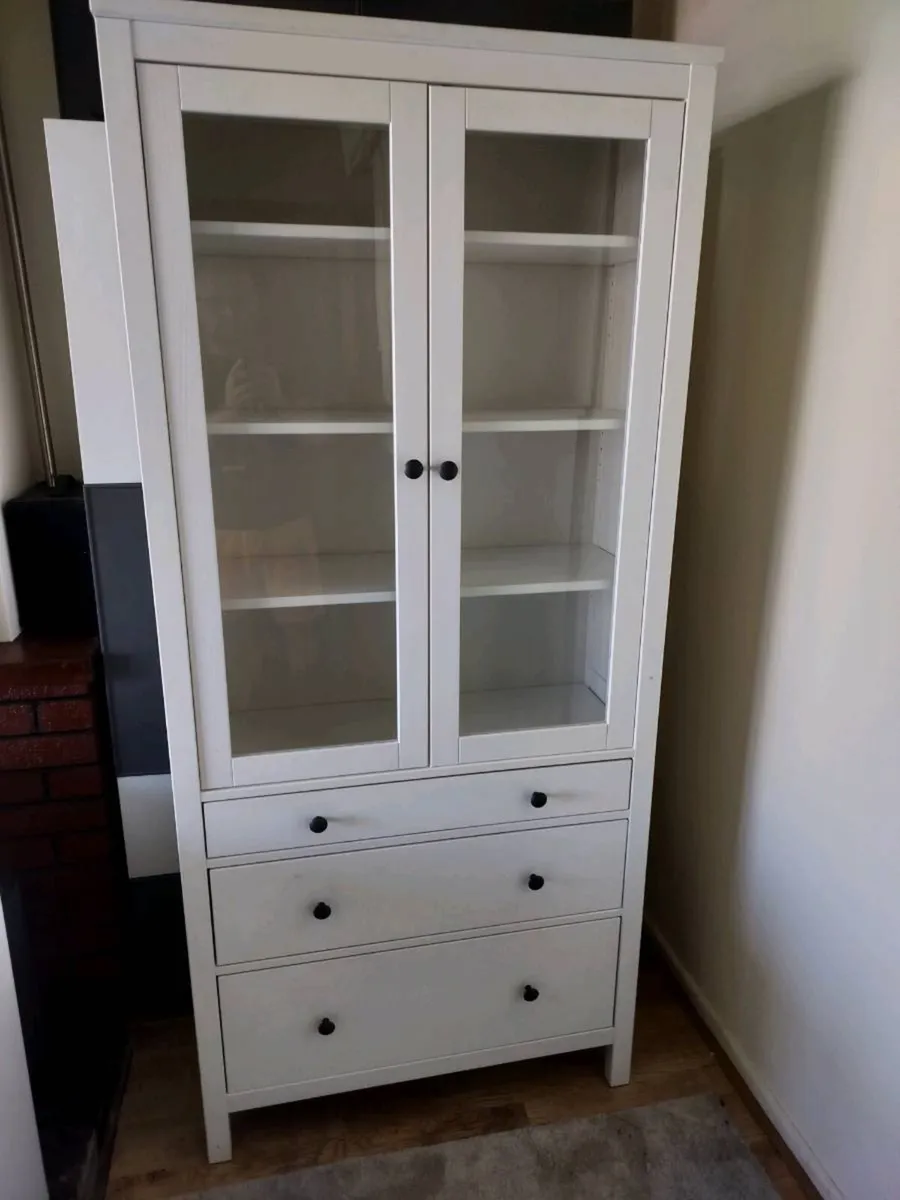 Hemnes glass cabinet - Image 1