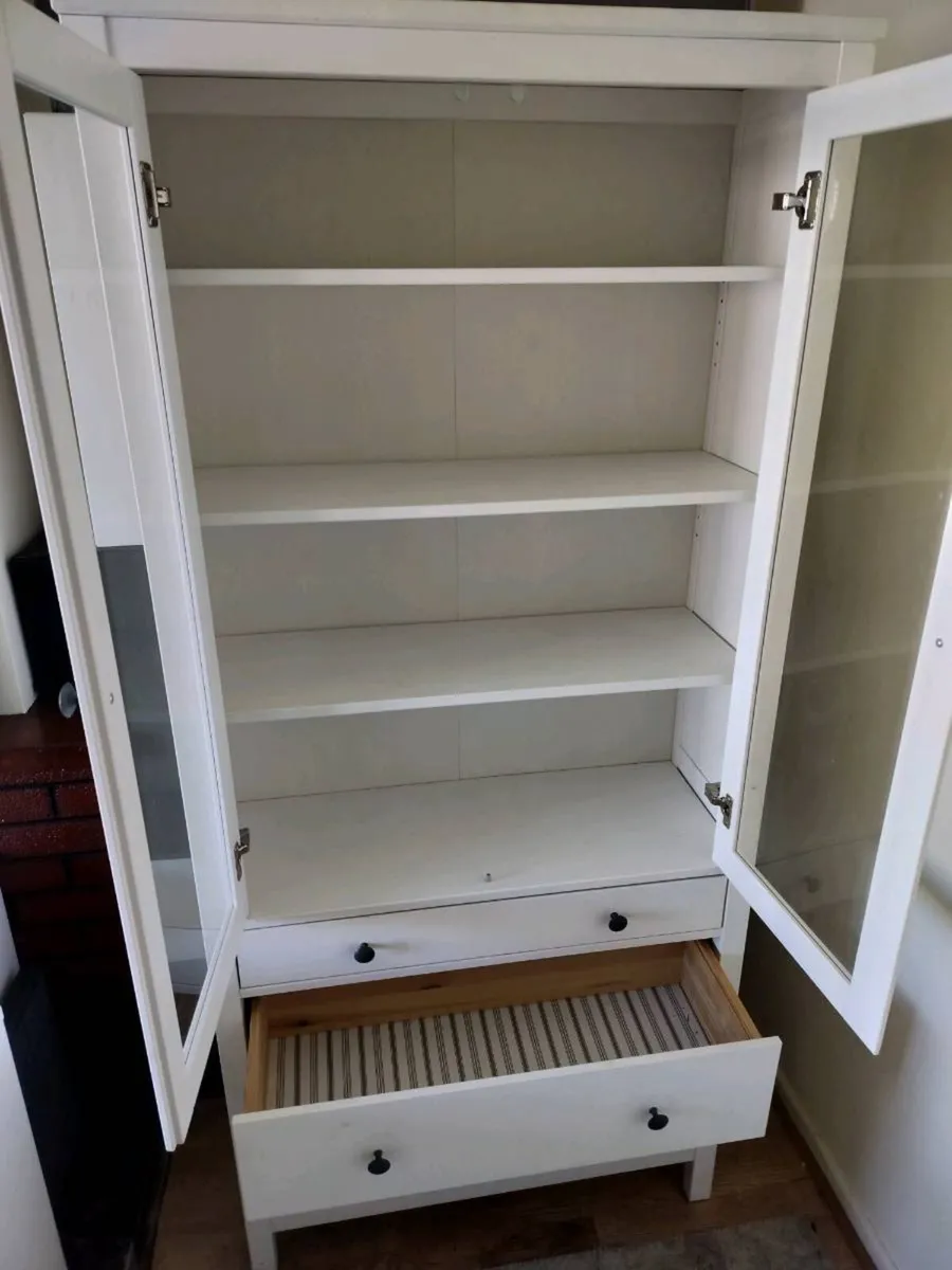 Hemnes glass cabinet - Image 4