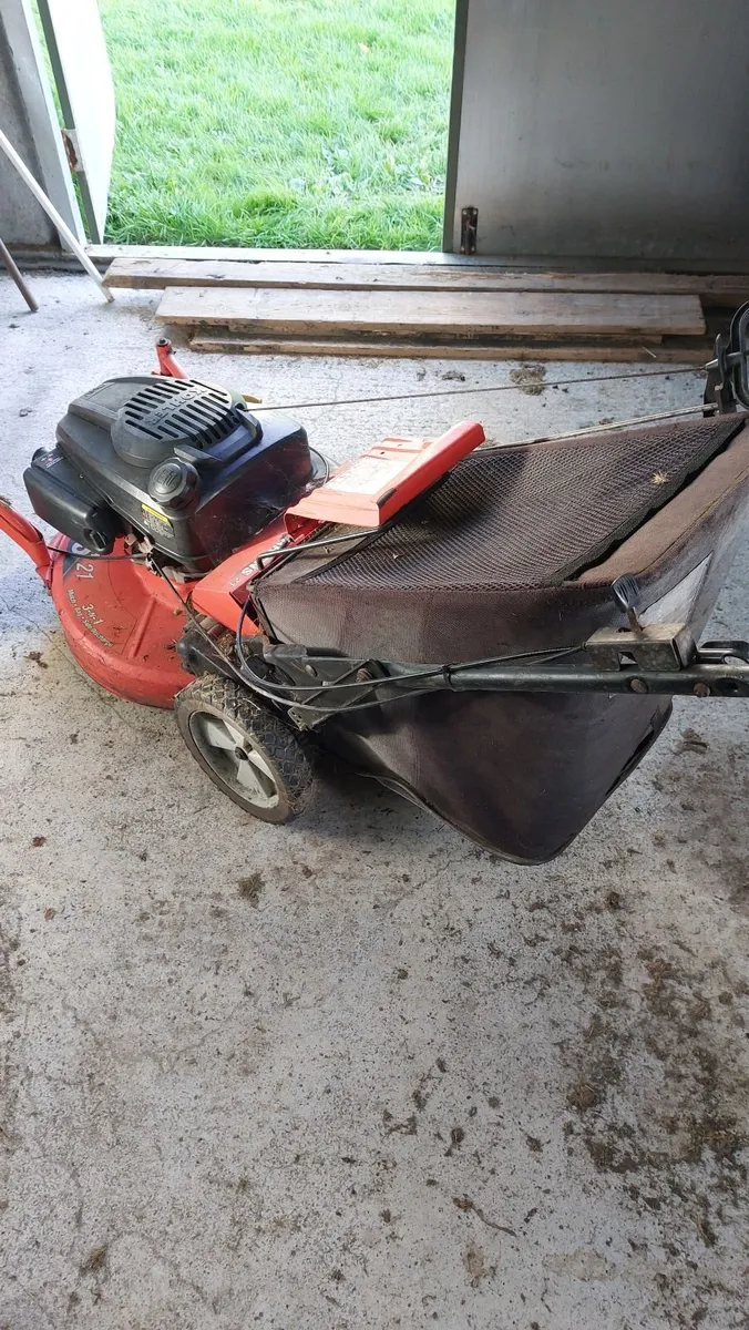 Ariens motorised lawn-mower - Image 2