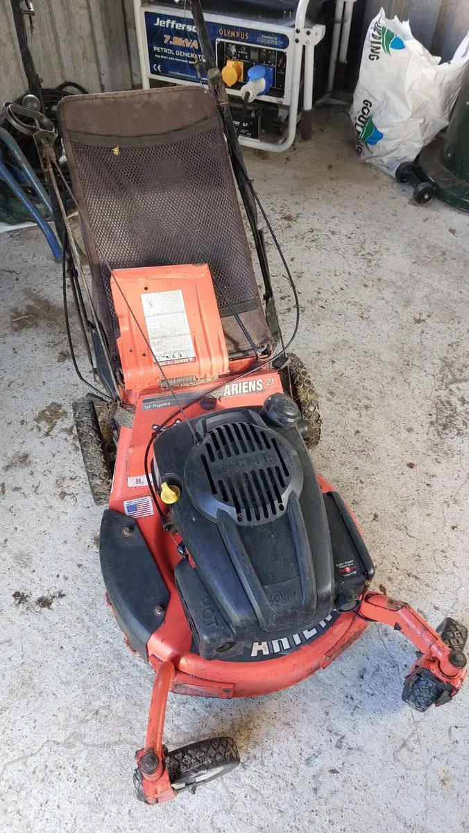 Ariens motorised lawn-mower - Image 3