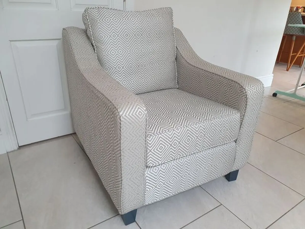 Armchair - Image 2
