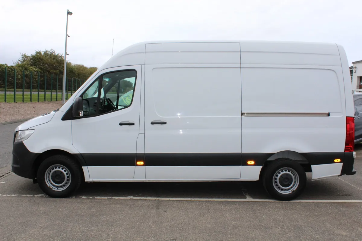 2023 Mercedes-Benz Sprinter 315 L2H2 - Image 4