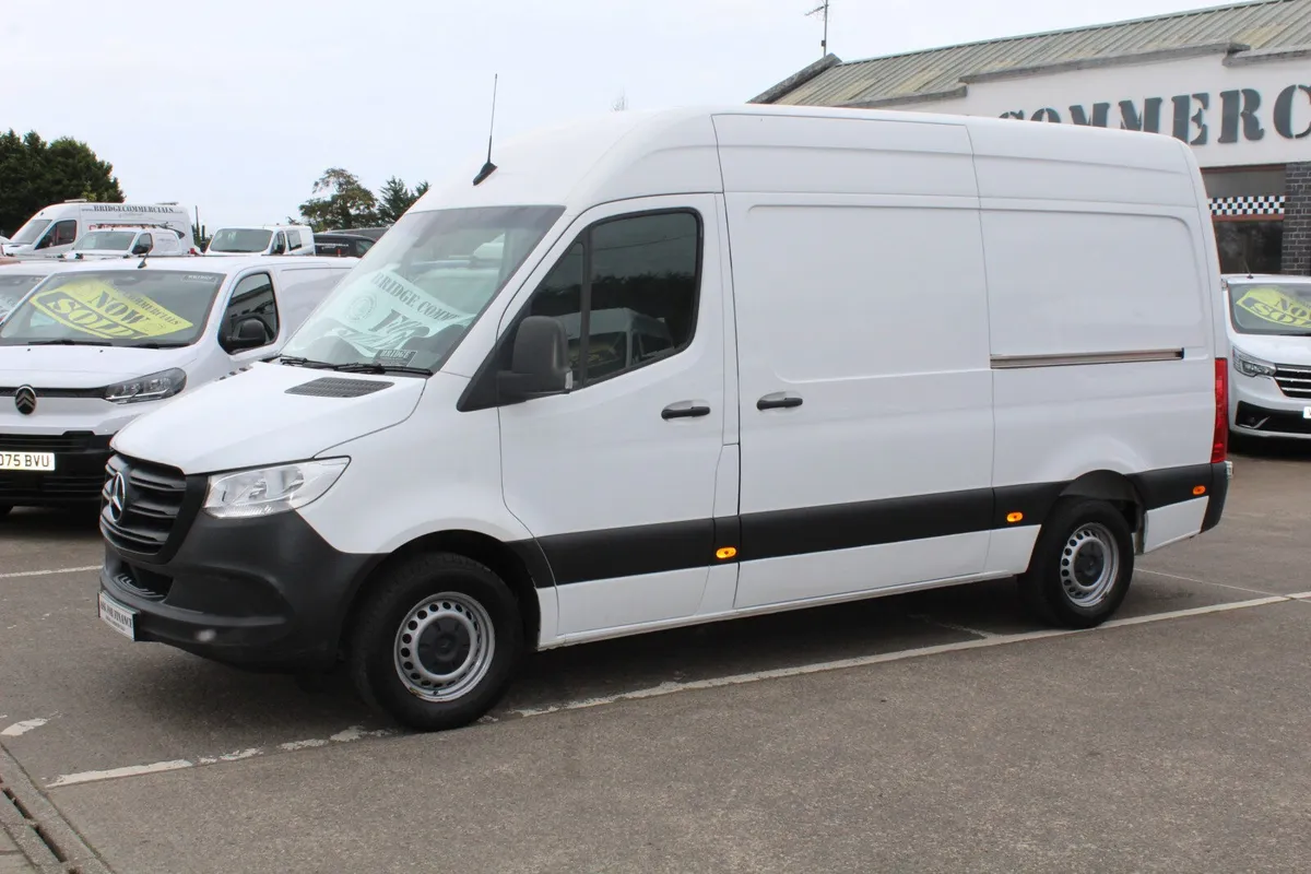 2023 Mercedes-Benz Sprinter 315 L2H2 - Image 3