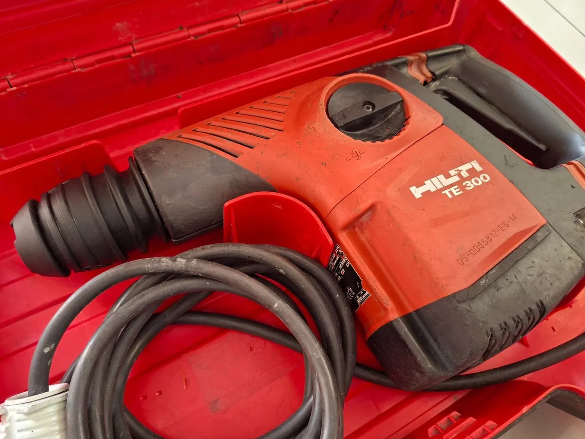Hilti TE 300-Avr Sds+ Chipping Hammer 110v - Image 3