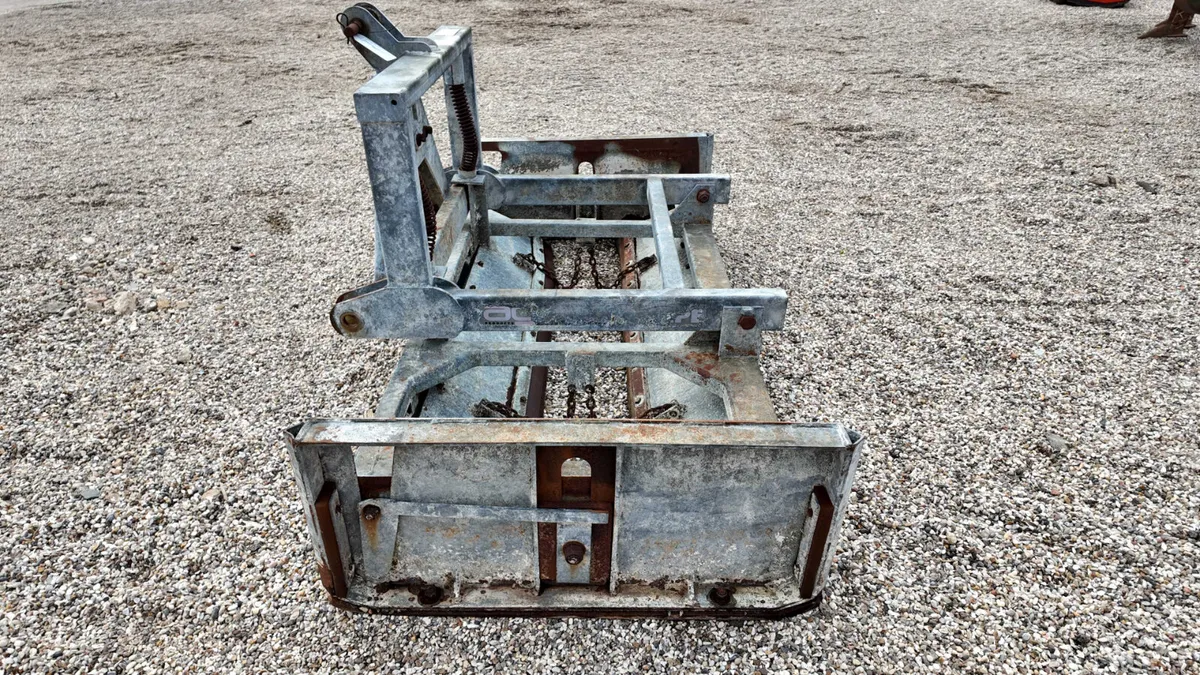 AG 2M GALV YARD SCRAPER - Image 4
