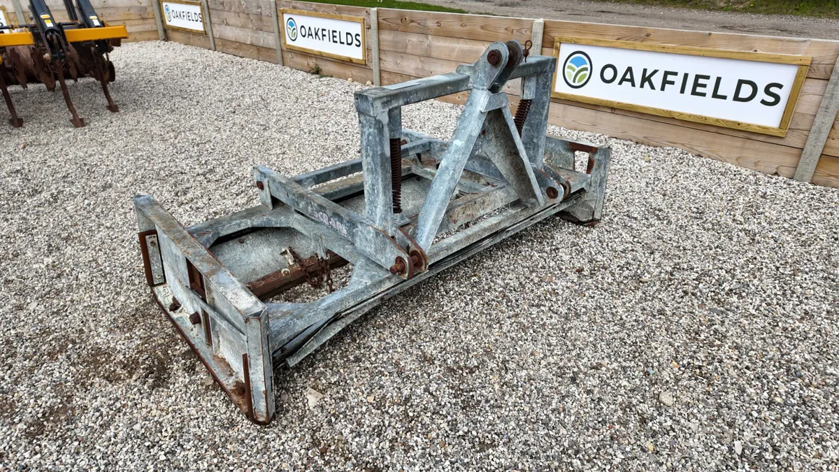 AG 2M GALV YARD SCRAPER - Image 1
