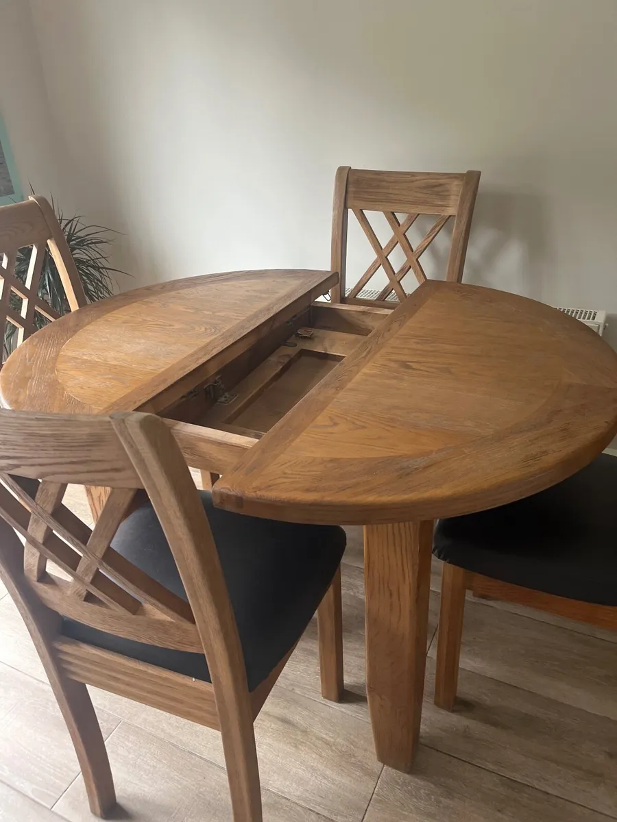 Oak table and 6 padded chairs - Image 2