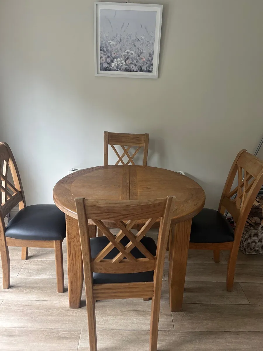 Oak table and 6 padded chairs - Image 3