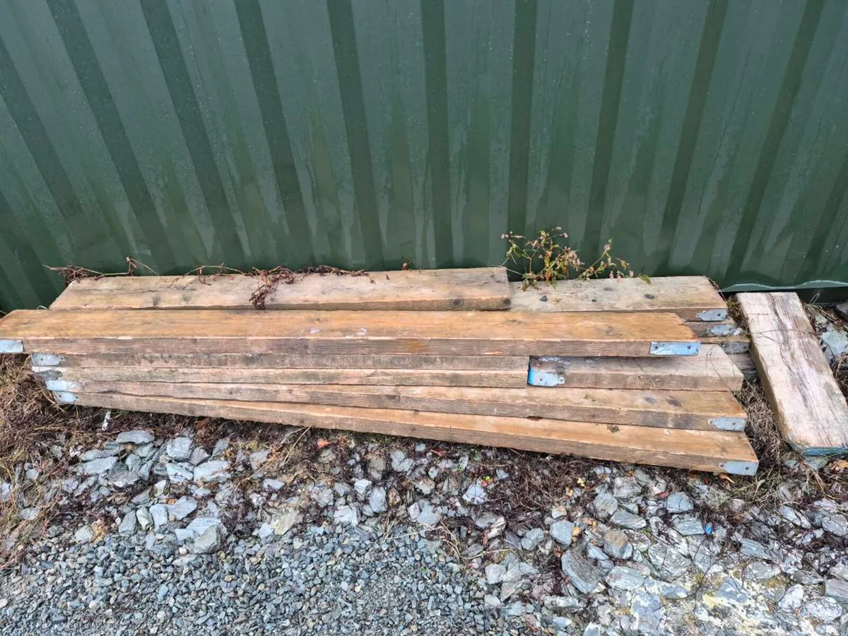 Scaffolding Single Board Brackets and planks - Image 3