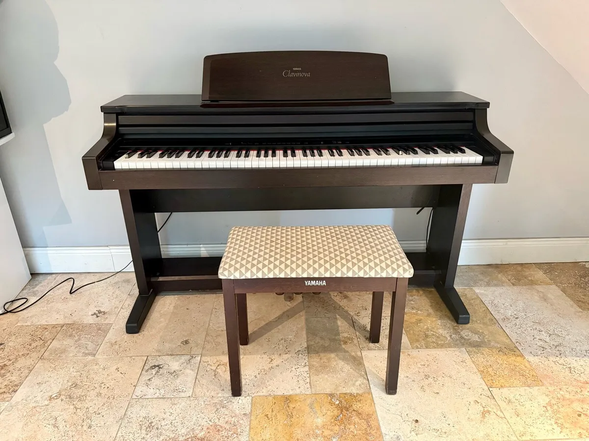 Yamaha CLP 155 Clavinova - Image 1