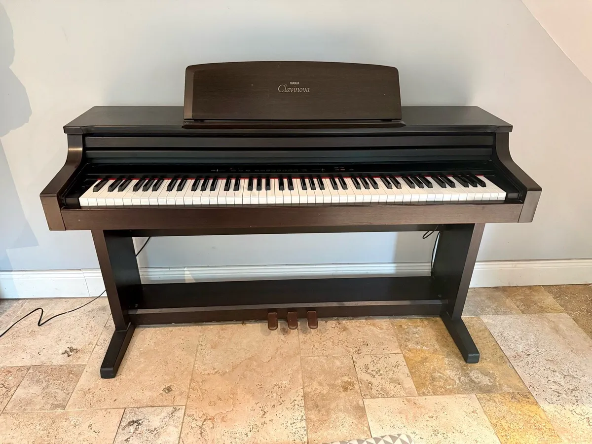 Yamaha CLP 155 Clavinova - Image 2