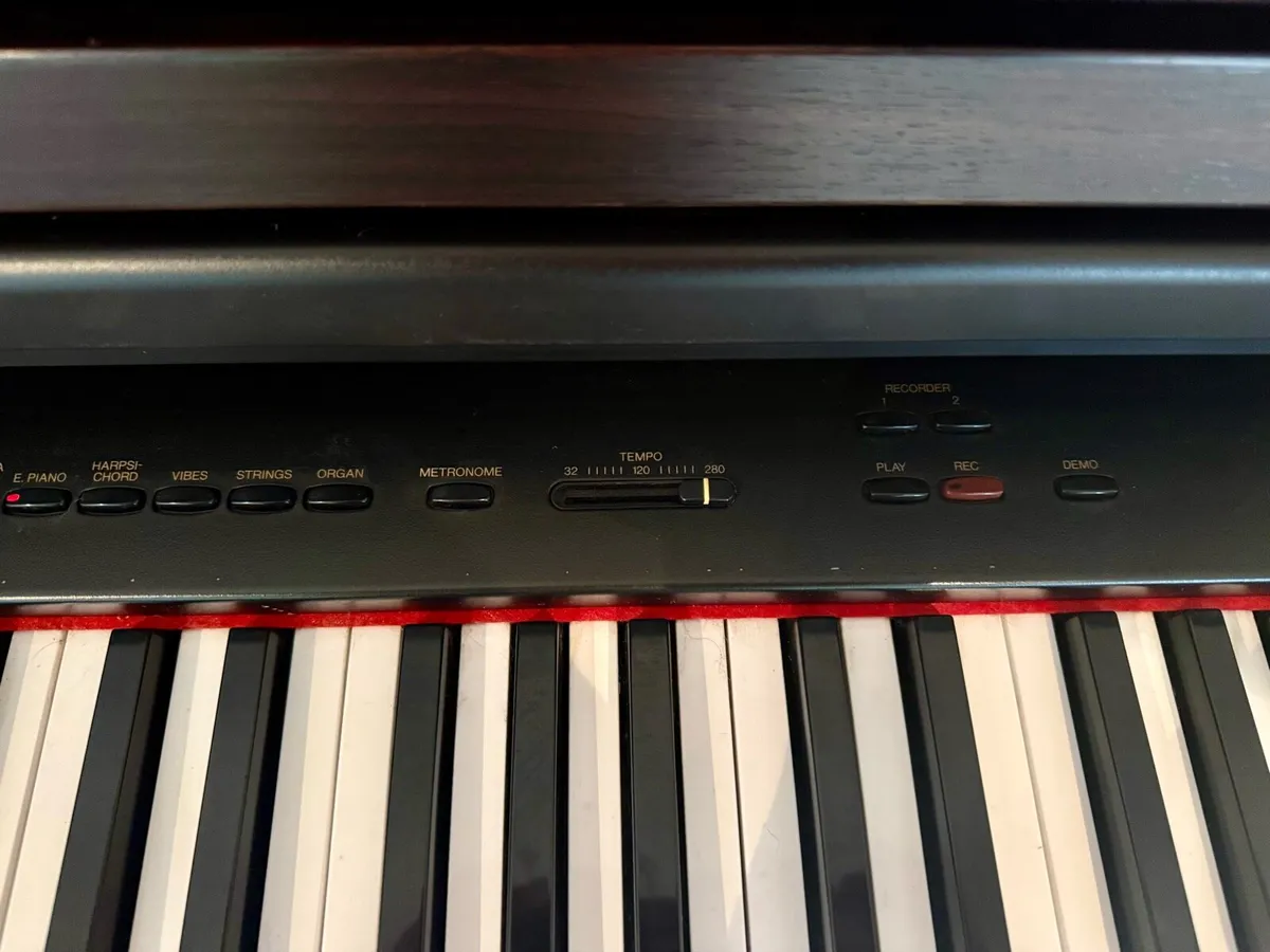 Yamaha CLP 155 Clavinova - Image 3
