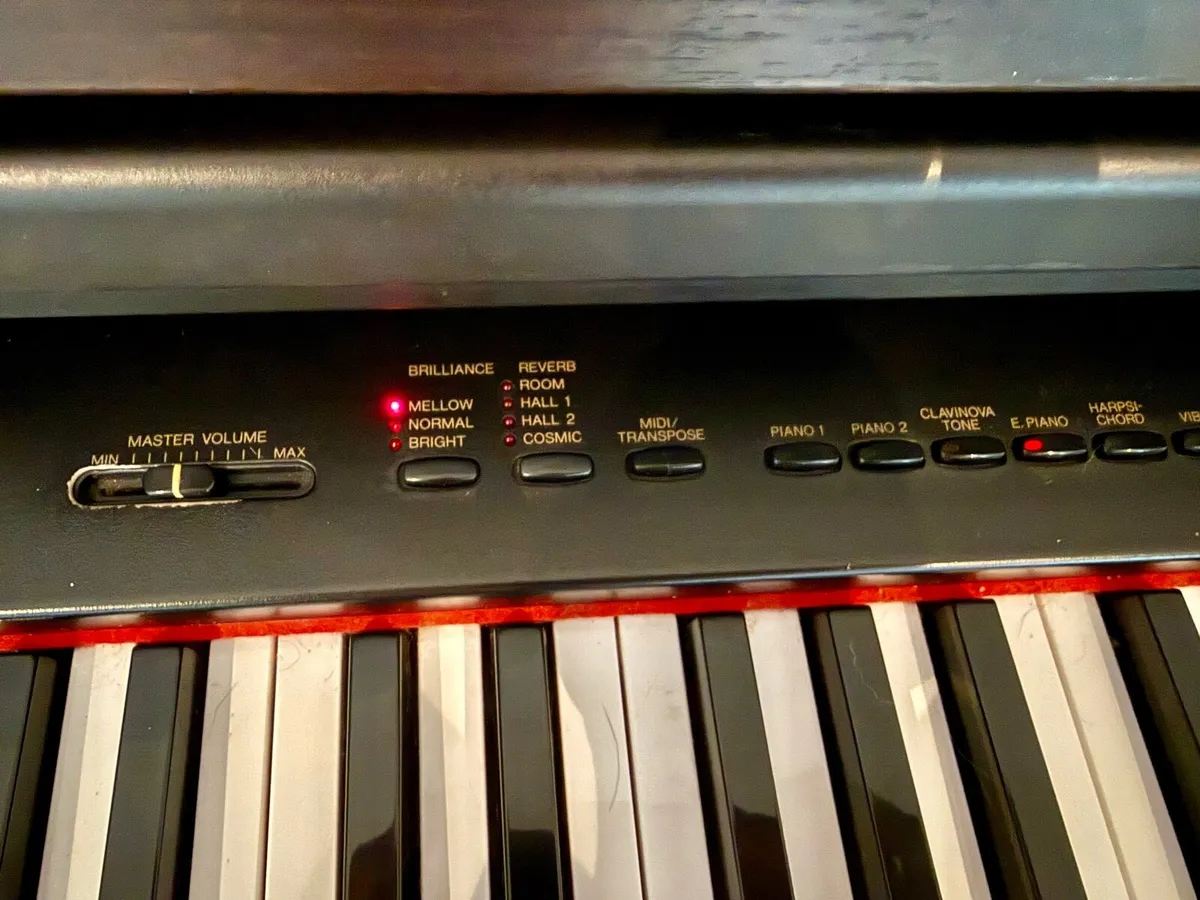 Yamaha CLP 155 Clavinova - Image 4