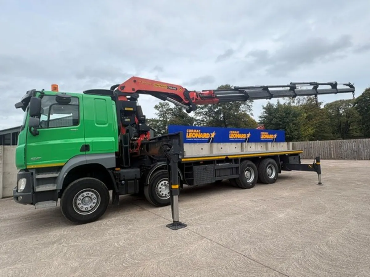 2019 DAF CF480 8x4 Flat with 60T Crane - Image 3