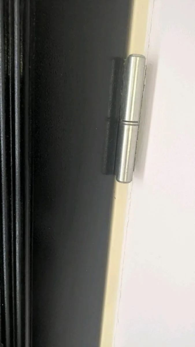 Front door - Image 2