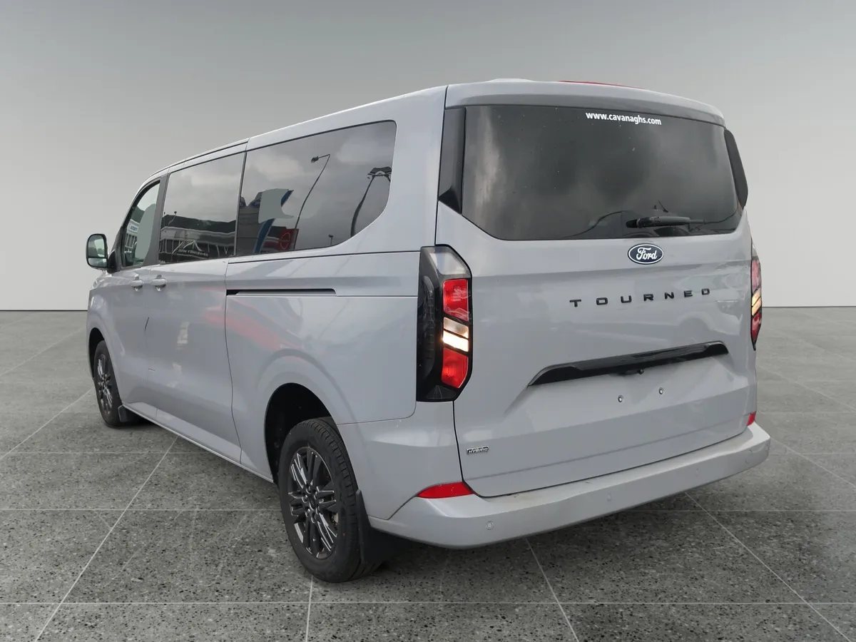 TOURNEO CUSTOM TITANIUM LWB 340 2.5L Duratec 227PS - Image 3