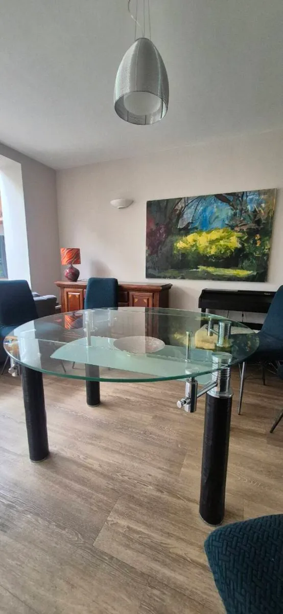Dining table - Image 1