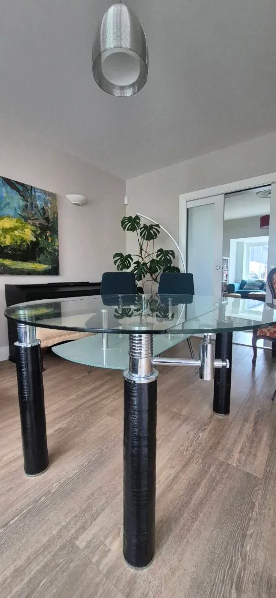 Dining table - Image 2