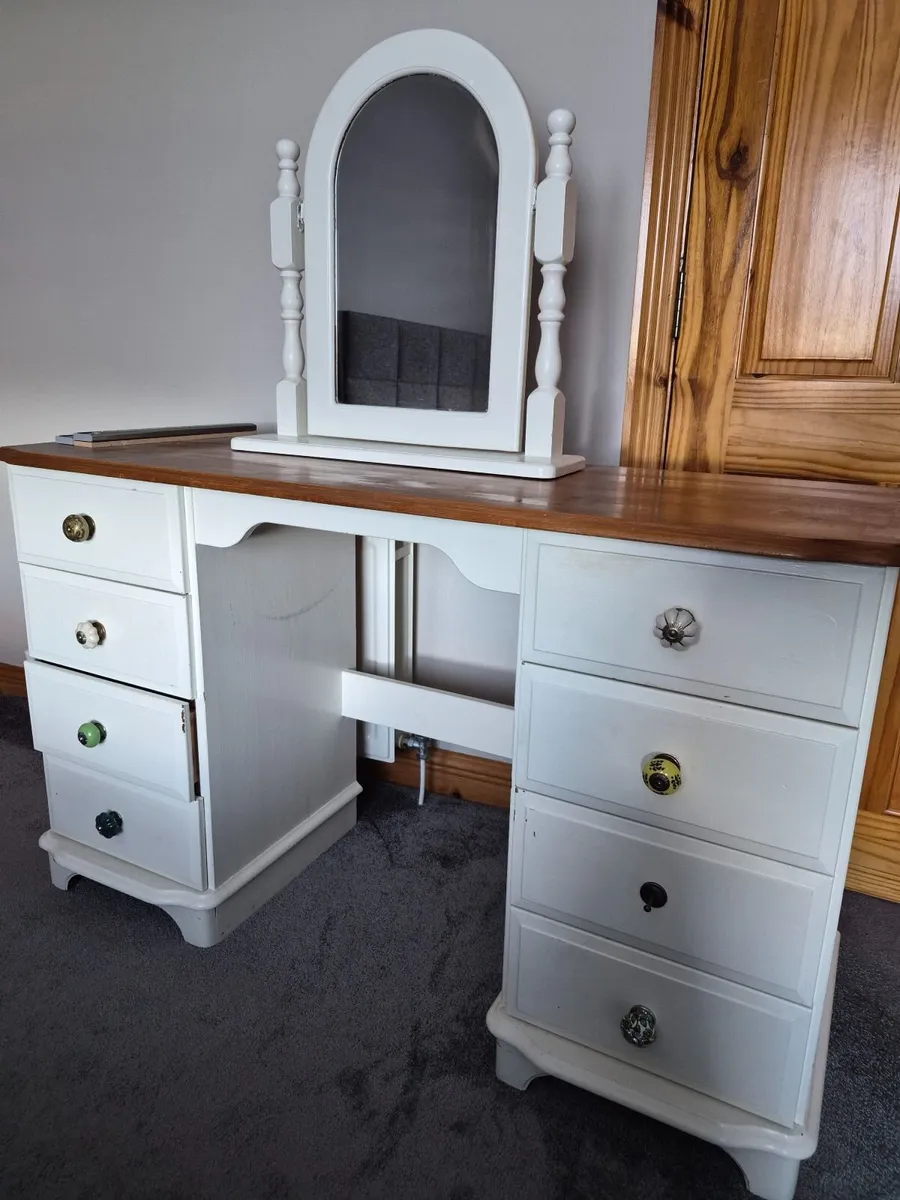 Dressing table - Image 1