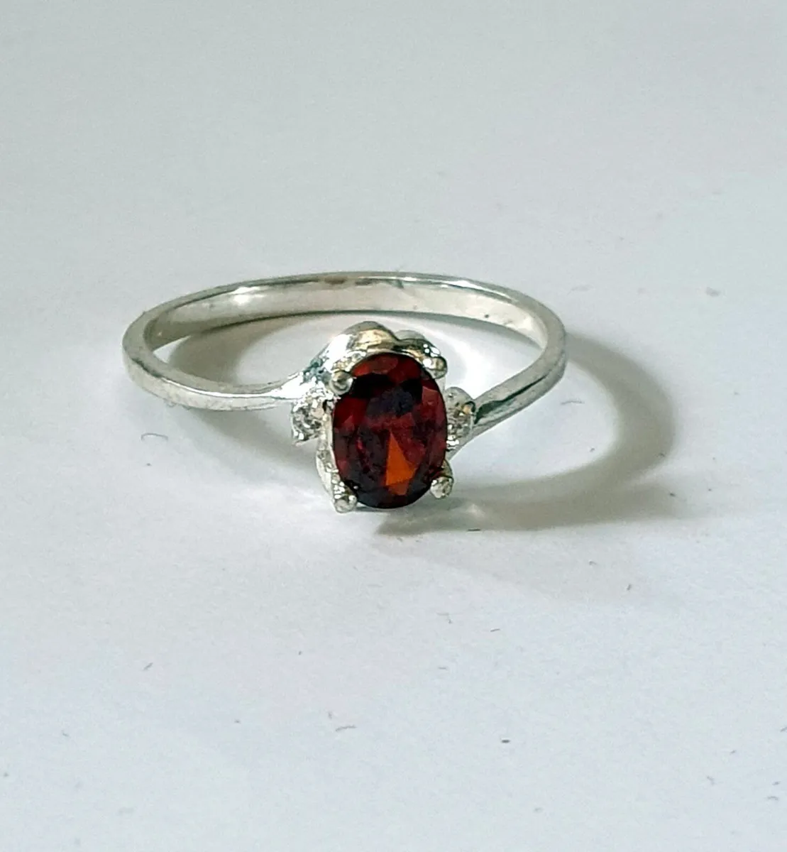 Pristine Vintage Sterling Silver Garnet Ring - Image 4
