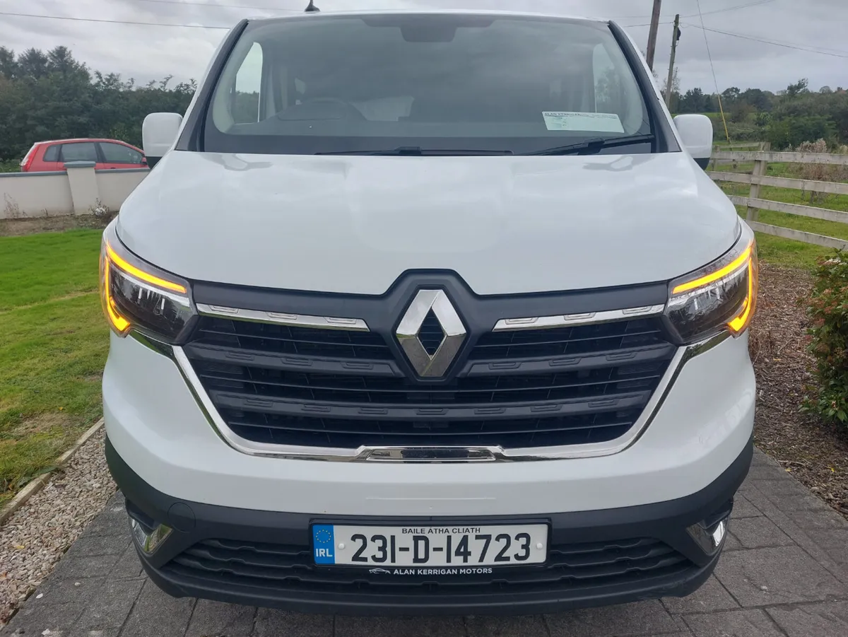 TRAFIC 2023' 6 SEATER CREWCAB - Image 2