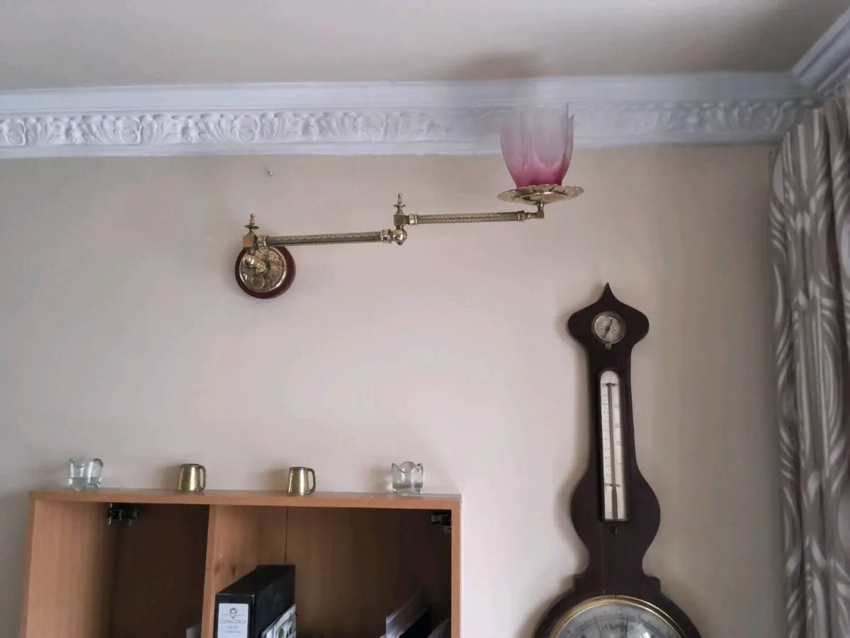 VINTAGE  GAS  LIGHT.