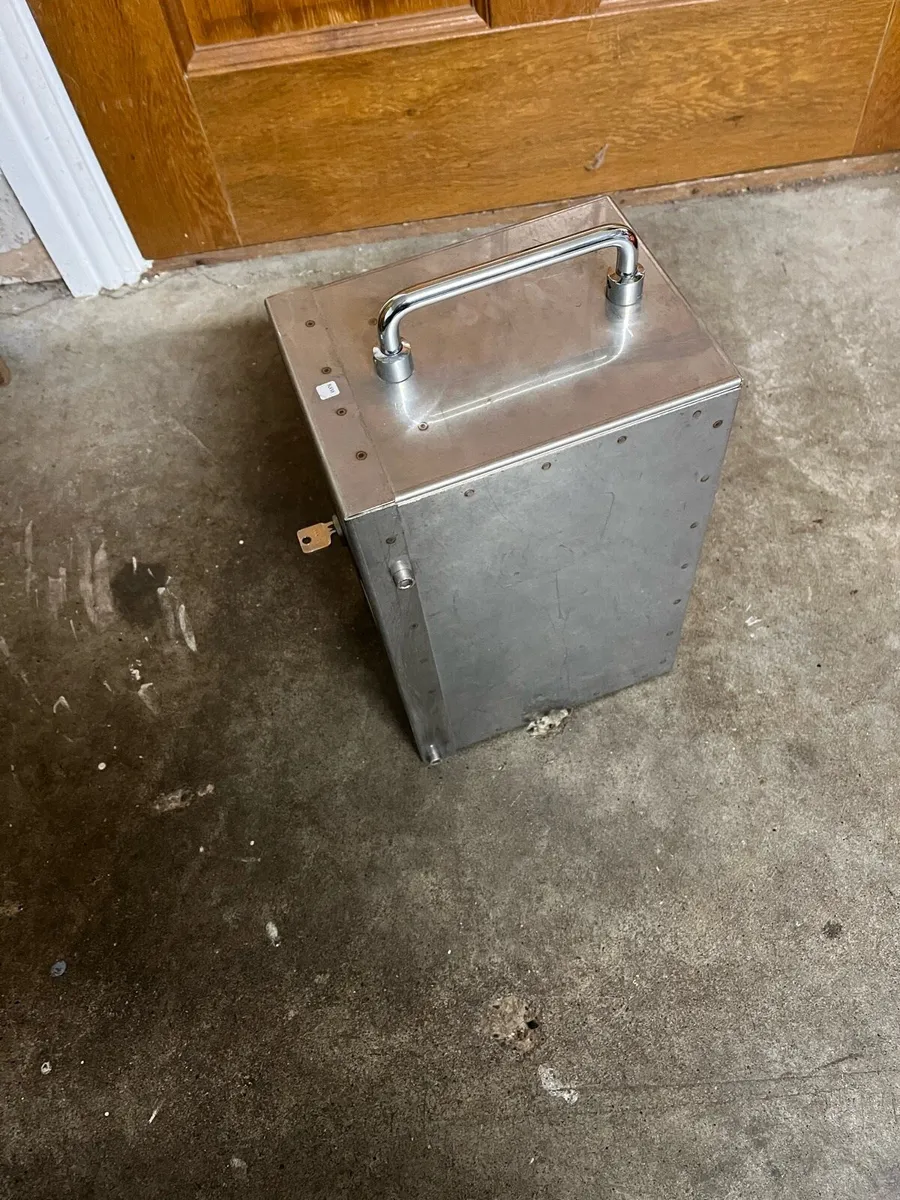 Lockable stainless steel boxes - Image 2