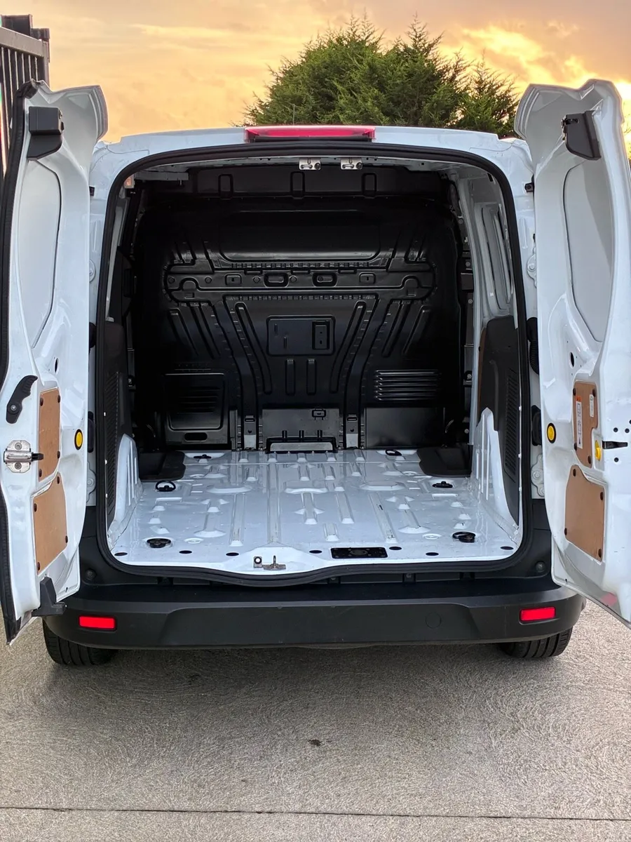 Ford Transit Connect 2022 - Image 4