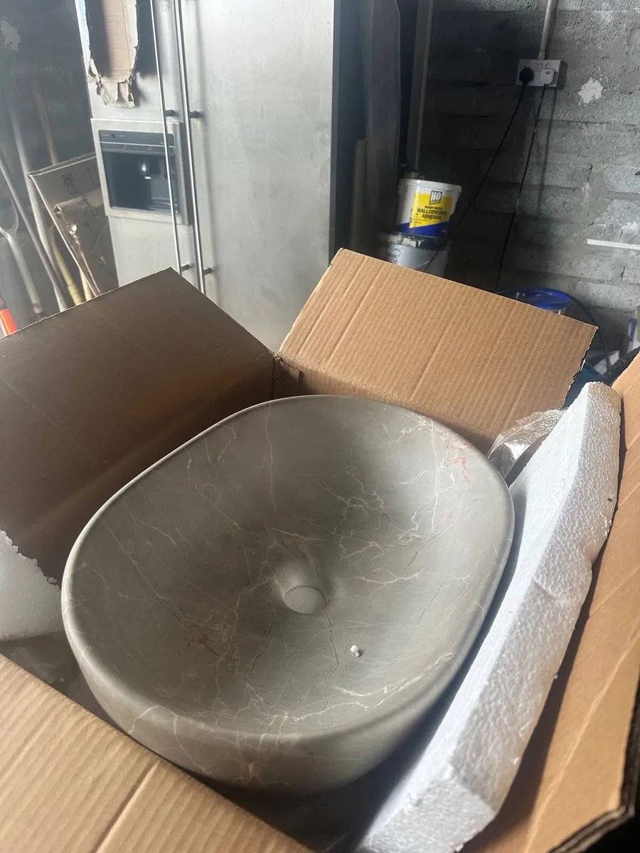 Countertop Wash Hand Basin incl Gold Waste Outlet - Image 1