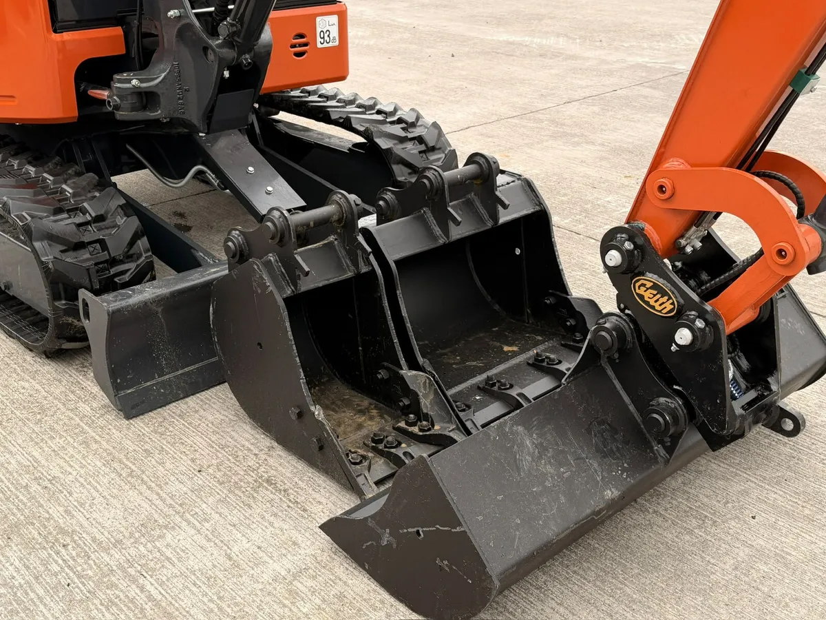 2026 HITACHI ZX26U-6 CLR - Image 4