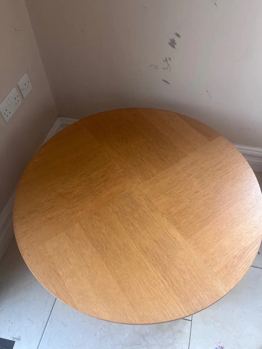 Wooden round coffee table - Image 3