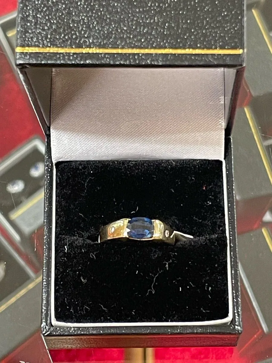 18k golf ring with sapphire and diamonds. - Image 3