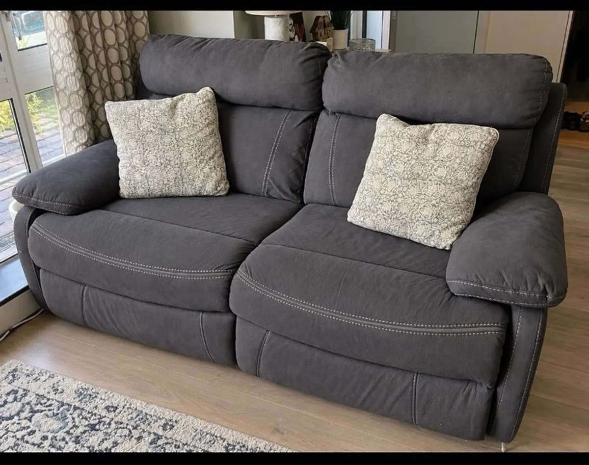REDUCED 2.5 Seat Harvey Norman Elec Recline Sofa - Image 1