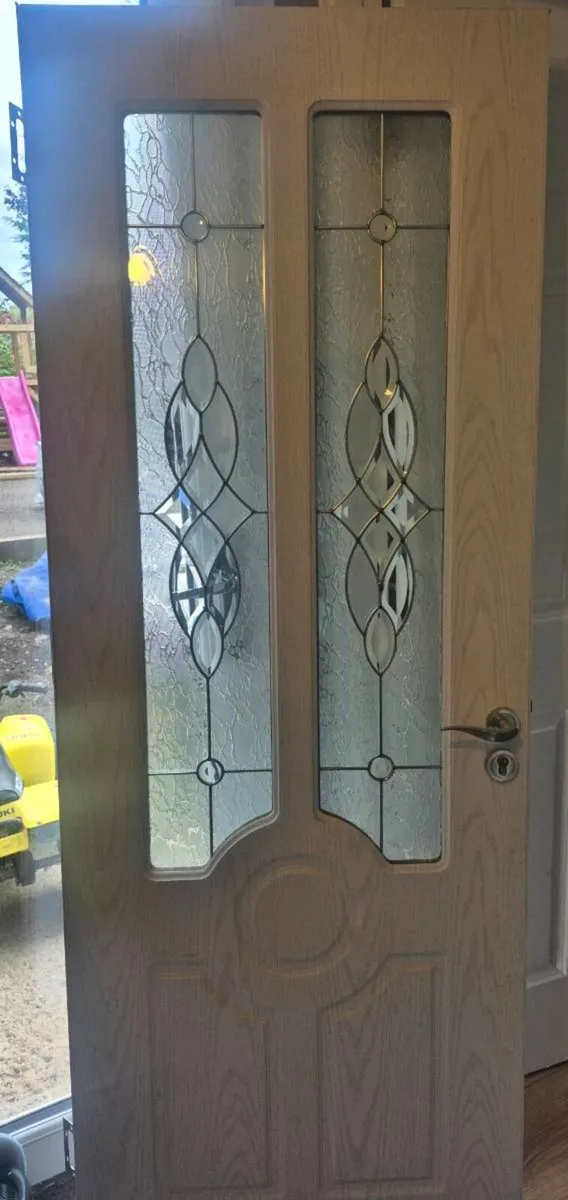 Lovely Solid Doors with glass pane - Image 4