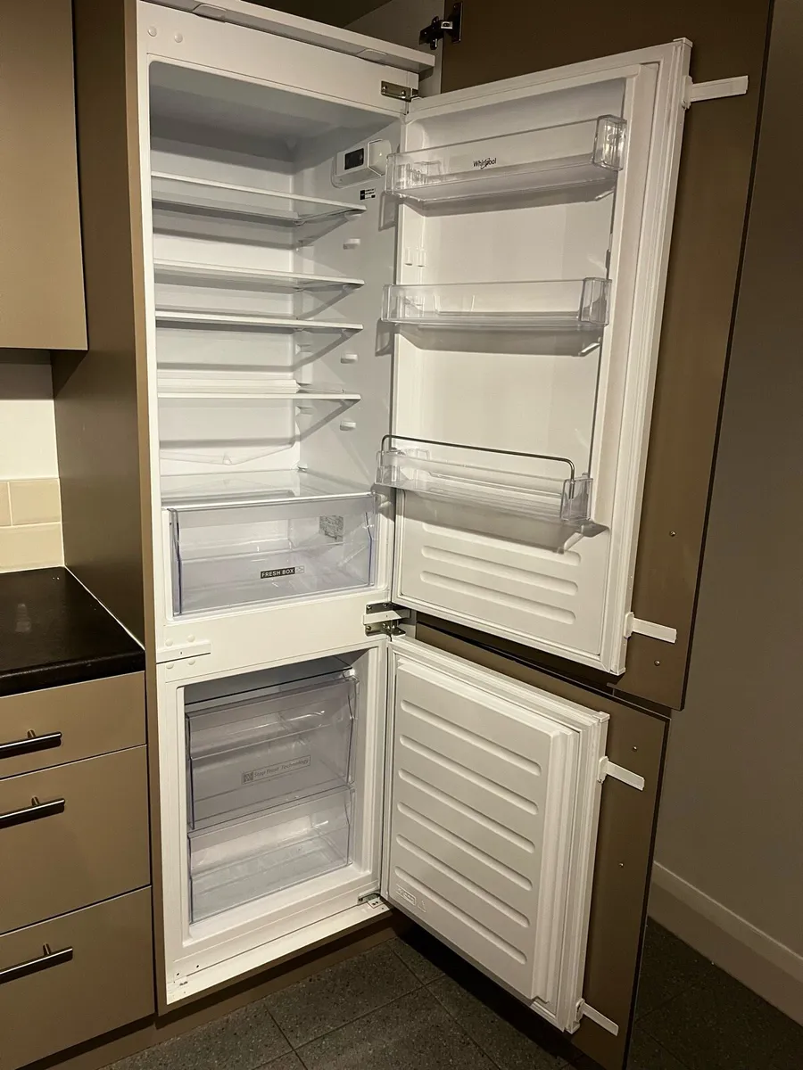 Whirlpool 6th sense integrated fridge freezer - Image 2
