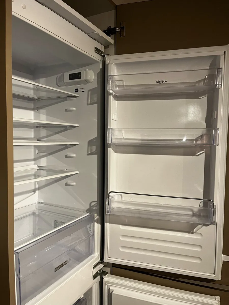 Whirlpool 6th sense integrated fridge freezer - Image 3
