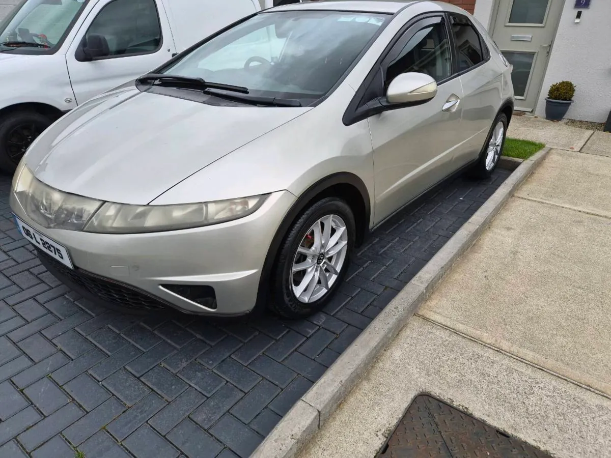 Immaculate HONDA CIVIC - Image 1